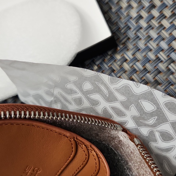 Telfar - tan 100% leather supple wallet - Picture 5 of 12